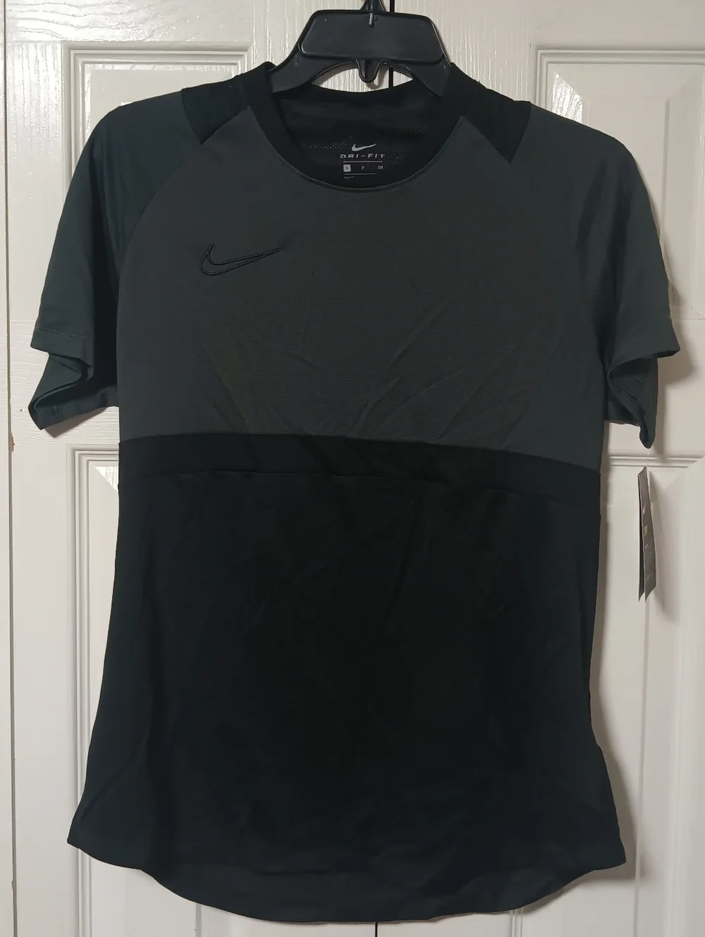 Nike Women's Two-Tone Black and Gray Academy Top
